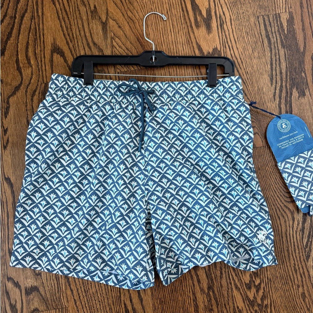 NWT Caribbean Joe blue white swim trunks w matching koozie L